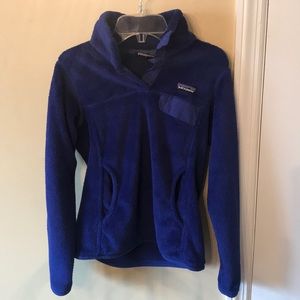 Blue fuzzy Patagonia fleece with pockets